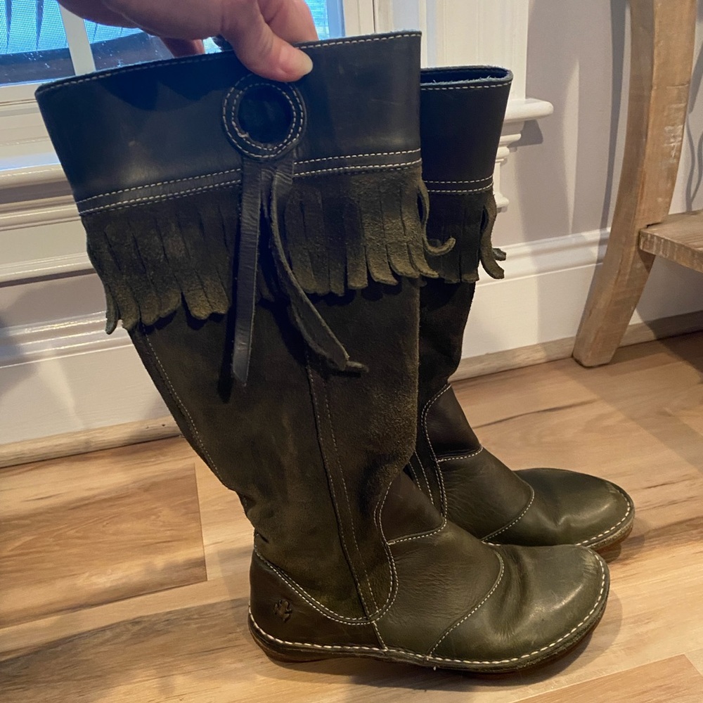 El Naturalista suede and leather boots. European size 37.